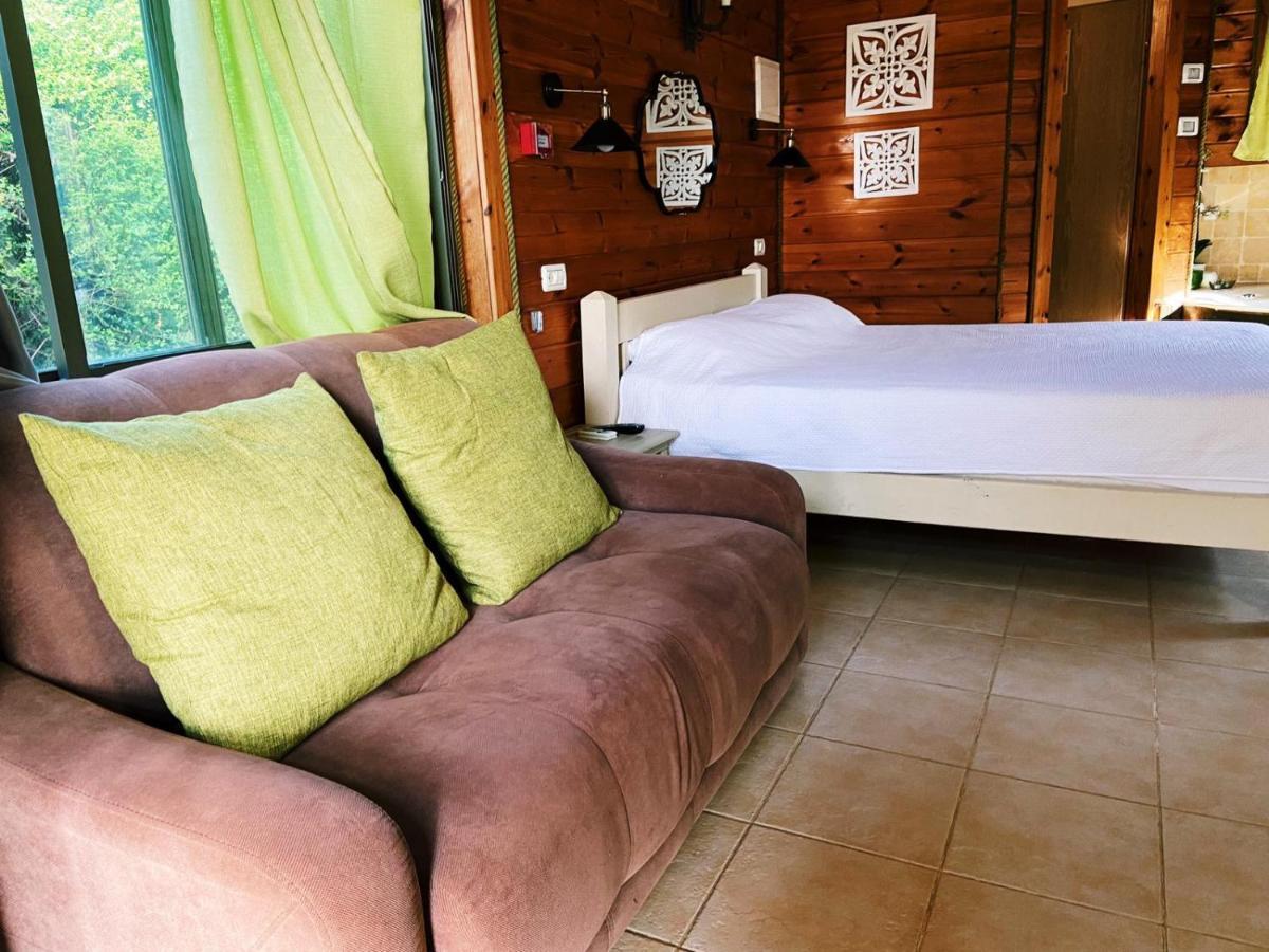 Julie'S Cabins Neot Golan Exterior foto