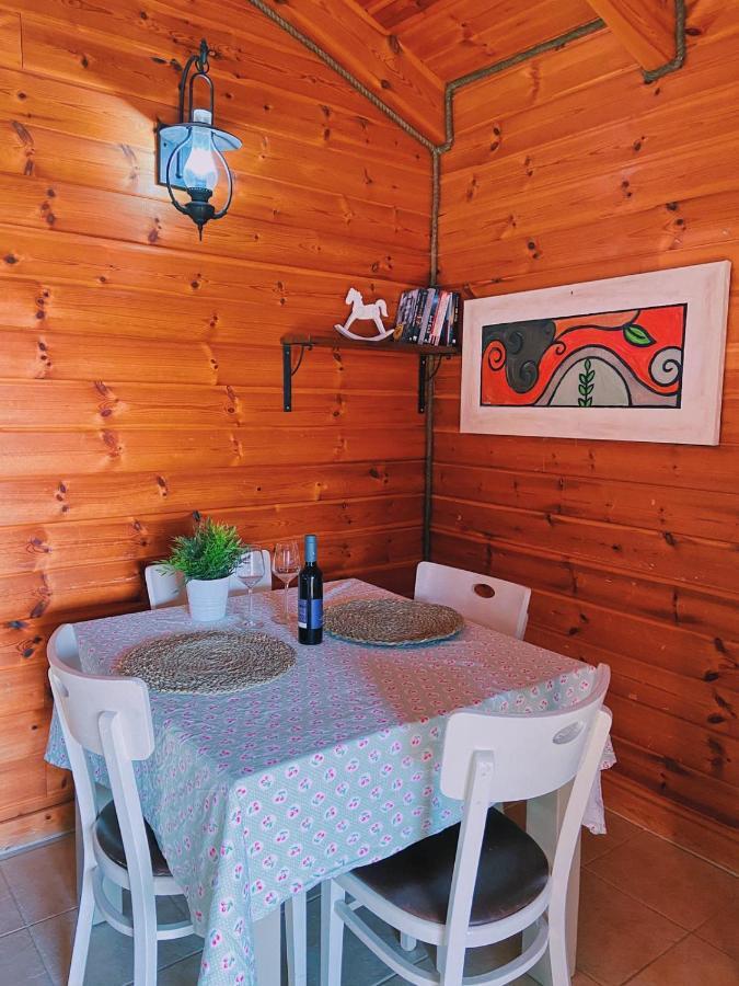 Julie'S Cabins Neot Golan Exterior foto