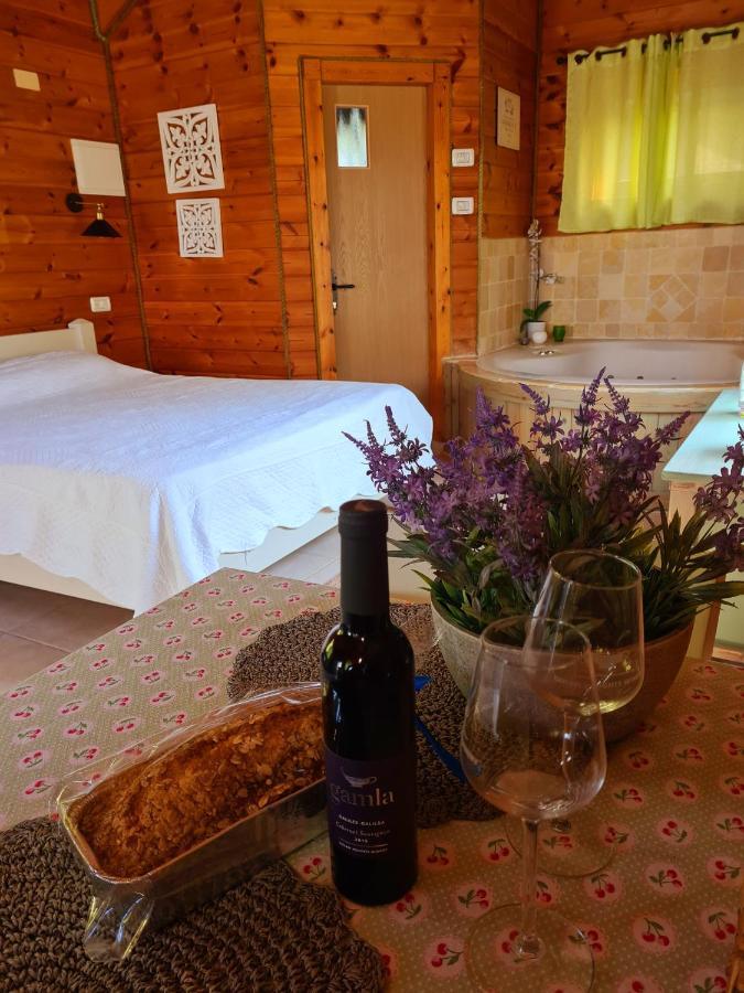 Julie'S Cabins Neot Golan Exterior foto